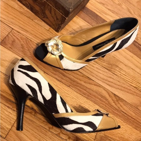 🤍NWOT Vintage Retro pumps Animal Pep Haircalf Rhinestone Embellish Brooch Pin - Picture 3 of 8